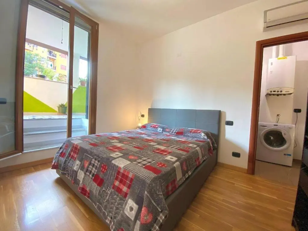 Conte Rosso House, Con Doppia Terrazza In Coorte Tranquilla A Due Passi Da Stazione E Metropolitana Lambrate Apartment Milan