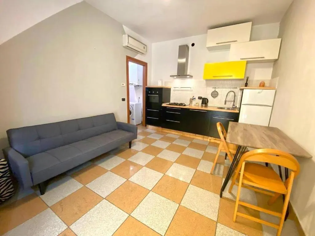 Conte Rosso House, Con Doppia Terrazza In Coorte Tranquilla A Due Passi Da Stazione E Metropolitana Lambrate Apartment Milan Italy